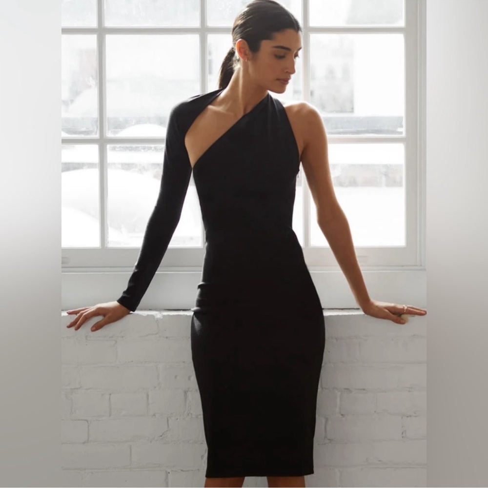 Marcella Manhattan dress Size M. NWT. Elegant Black One-Shoulder Dress